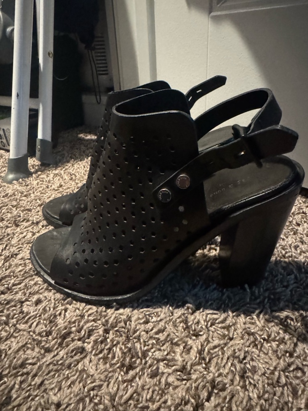 Rag & Bone Wyatt perforated block heel sandal. 38.5 - Picture 6 of 7